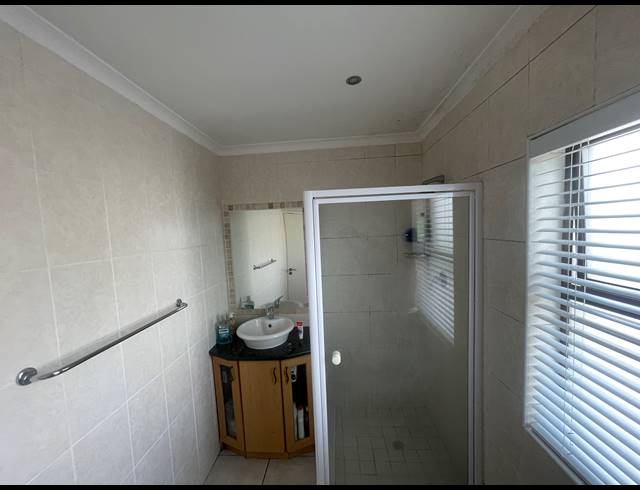 2 bed property to rent in BLOUBERGSTRAND